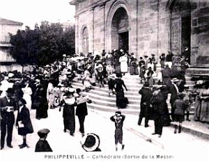 PHILIPPEVILLE - CATHEDRALE - SORTIE DE MESSE